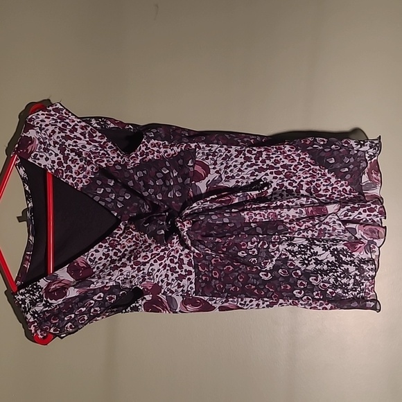 - Reitmans Size M Blouse With Purple Rose Detailing - Picture 1 of 4